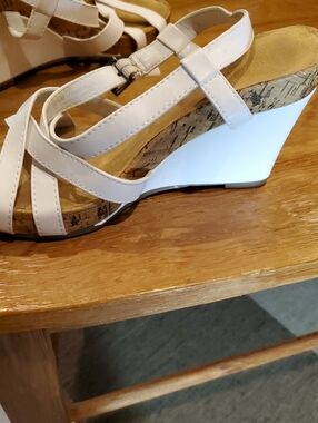*flaws* Sz 6.5 Aerosoles Women's White Strappy Sandals with 4" Heels Faux Cork